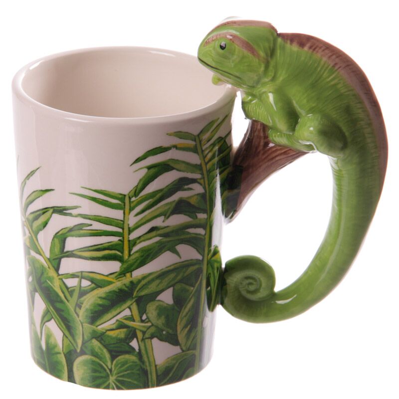 3D chameleon wrapped around mug handle detail